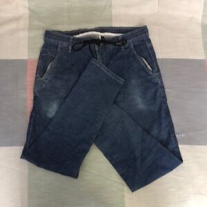 Blue Straight Leg Jeans with Classic Denim Texture